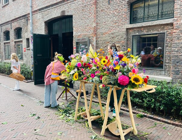 Hier zijn alle bloemen van de genodigden  verwerkt